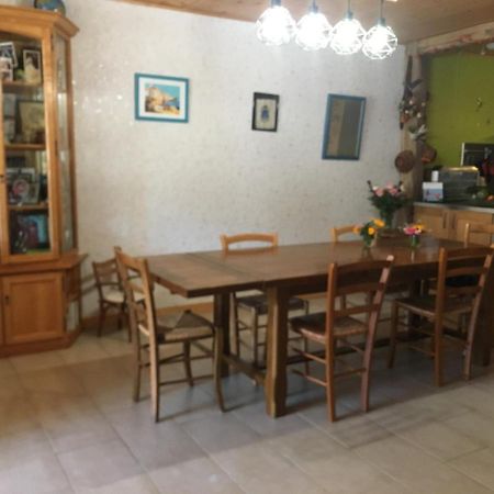 Plein Pied Village Montrond  ภายนอก รูปภาพ